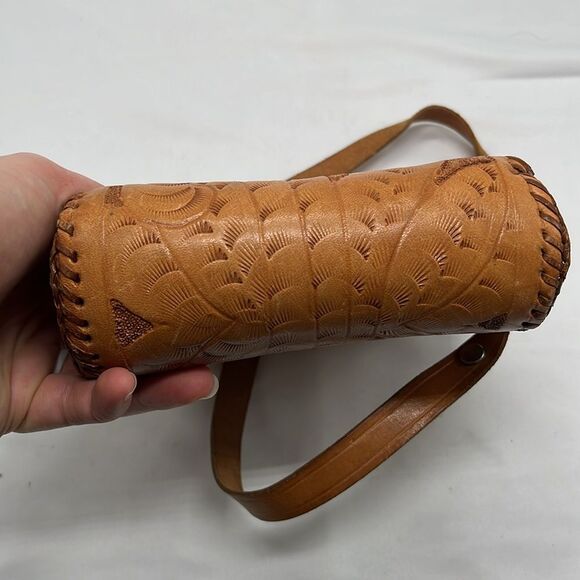 Vintage Hand Tooled Leather Shoulder Purse - Picture 8 of 9